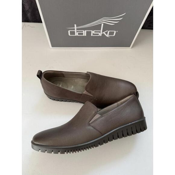 Dansko Linley Brown Leather Slip Ons Women’s 9.5 Burnished Calf Loafers NIB